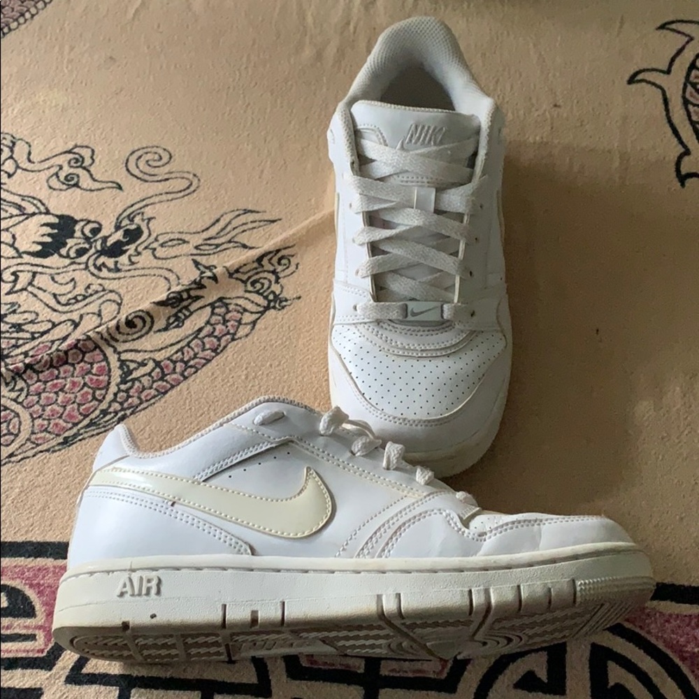 White low top Nike